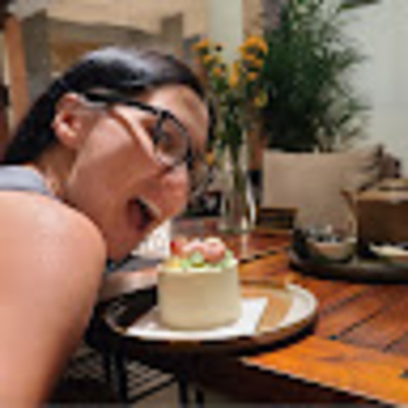 Meet your Posher, Emma - Picture 1 of 1